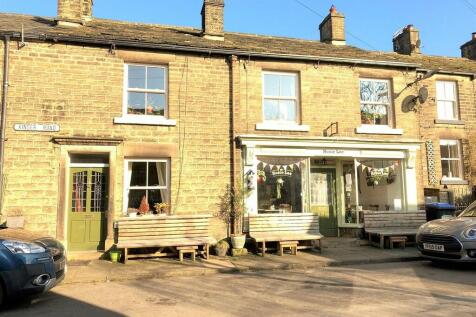 4 bedroom end of terrace house for sale