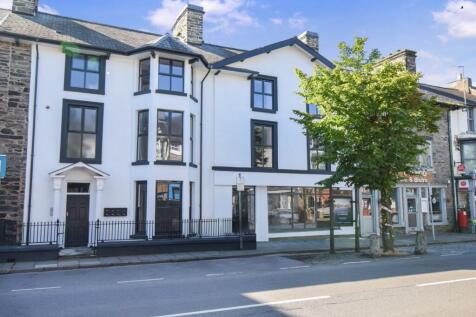 High Street, Bala 4 bed property for sale