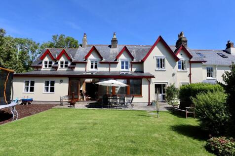 5 bedroom semi-detached house for sale