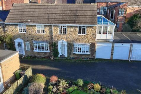 Cross Keys Lane, Gateshead NE9 2 bed cottage for sale