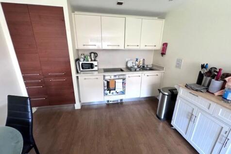 Falcon Drive, Cardiff, CF10 2 bed apartment for sale