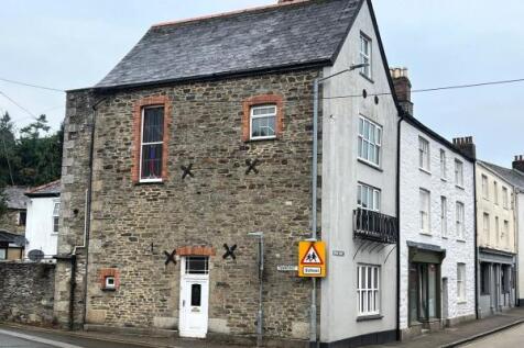 5 bedroom end of terrace house for sale