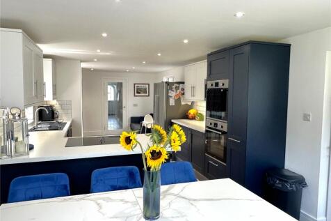 Kingston Avenue, Combe Martin, North... 5 bed semi