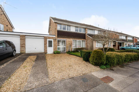 Bean Oak Road, Berkshire RG40 3 bed semi