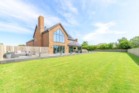 1 Five Acres Crescent, Lincolnshire PE25 5 bed detached house for sale