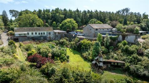 6 bedroom detached house for sale