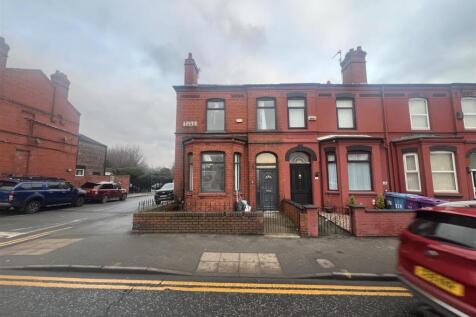 6 bedroom end of terrace house for sale