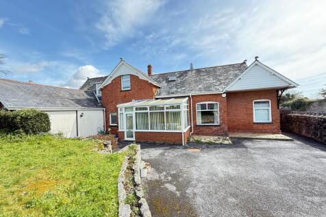 Ashburton Road, Newton Abbot, TQ12 2 bed semi
