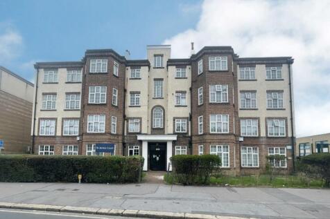 16 St. James Court, St. James's Road... 2 bed flat for sale