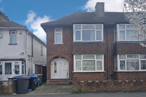 112A Rugby Avenue, Wembley... 2 bed flat for sale