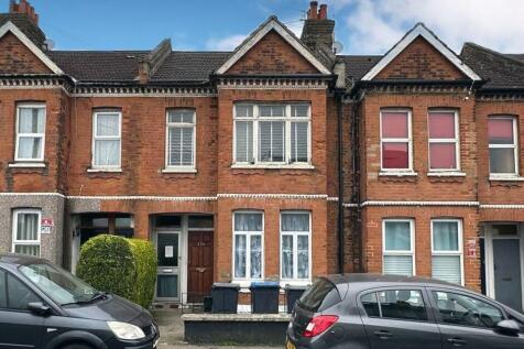 238 Northwood Road, Thornton Heath... 3 bed flat for sale