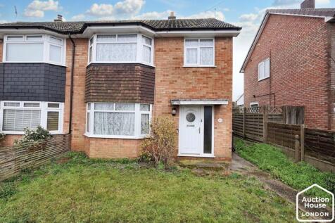 136 Canterbury Road, Kennington... 3 bed semi