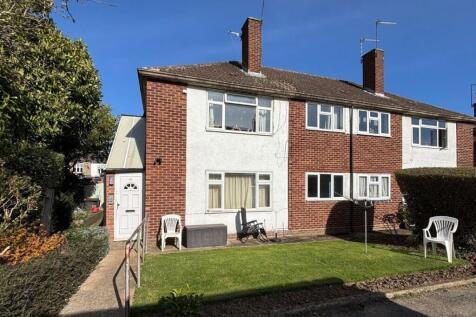 89 Parsonage Gardens, Enfield... 2 bed flat for sale