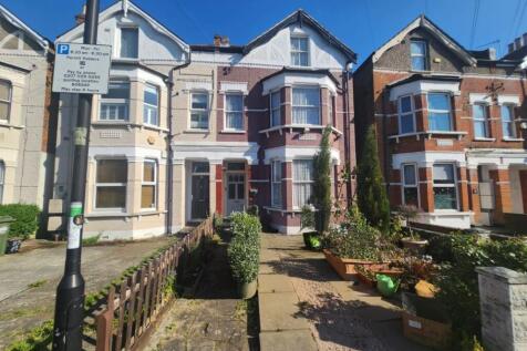85 Babington Road, Streatham, London... 3 bed semi