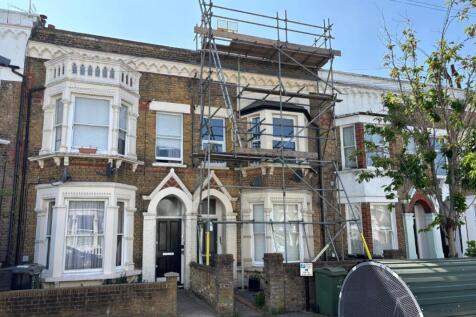 38B Medora Road, Lambeth, London, SW2... 2 bed flat for sale