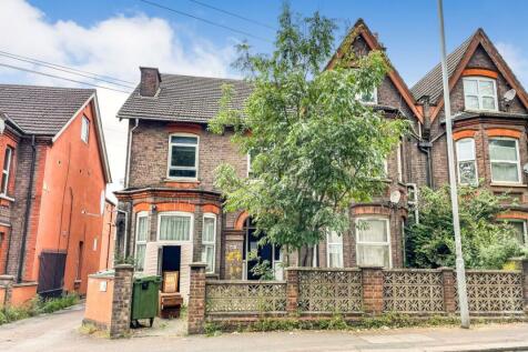 Flat 5, 27 Biscot Road, Luton... 1 bed flat for sale