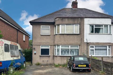 54 Nestles Avenue, Hayes, Middlesex... 2 bed flat for sale