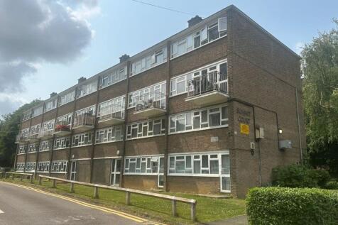 Flat 4 Summit Court, 43