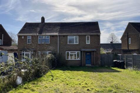39 Cunningham Crescent, Bournemouth... 3 bed semi