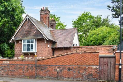 New Field Lodge, Kingfield Road... 2 bed detached bungalow for sale