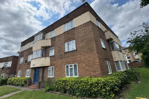 Flat 5 Berkeley Court, Neasden Lane... 2 bed flat for sale