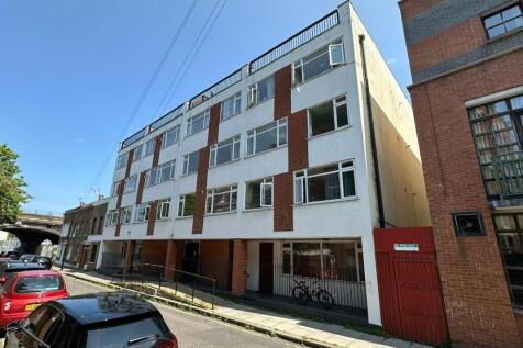 Flat 6, 69 Johnson Street, Shadwell... 2 bed flat for sale