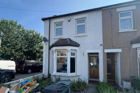 3 bedroom end of terrace house for sale