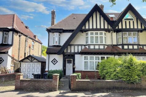 9 Hart Grove, Ealing, London, W5 3NA 5 bed semi