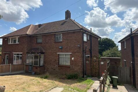 100 Crockenhill Road, Orpington... 3 bed semi