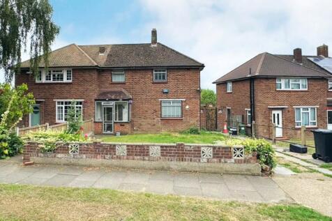 100 Crockenhill Road, Orpington... 3 bed semi