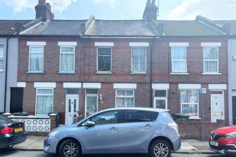 53 Malvern Road, Luton, Bedfordshire... 3 bed terraced house for sale