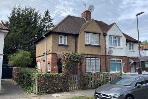 4 Glebe Road, Stanmore, Middlesex... 3 bed semi