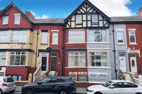 17 Lonsdale Road, Blackpool... 9 bed terraced house for sale
