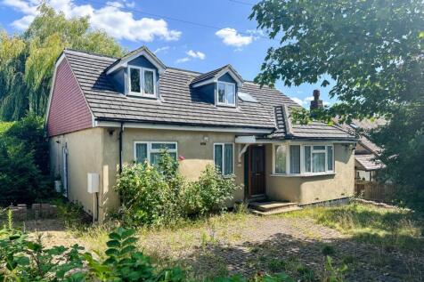 17 Engel Park, Mill Hill, London, NW7... 5 bed bungalow for sale