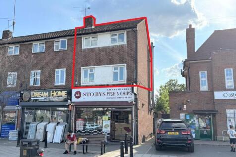 134A Ryefield Avenue, Uxbridge... 3 bed flat for sale