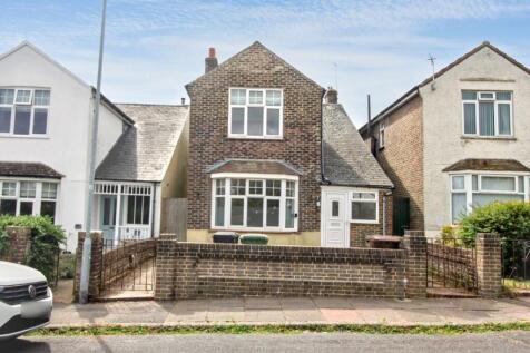 7 Upwick Road, Eastbourne, East... 3 bed semi