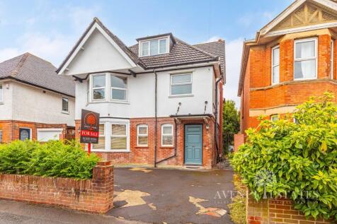 6 bedroom detached house for sale