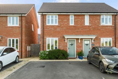 Christ Church Way, Evesham WR11 2 bed semi