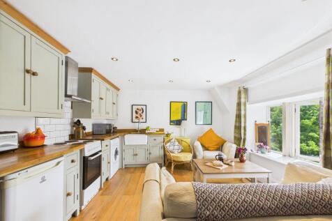 Lower Rock Street, New Mills, SK22 2 bed apartment for sale