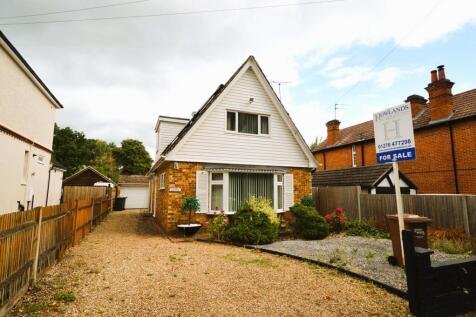 College Ride, Bagshot 2 bed detached house for sale