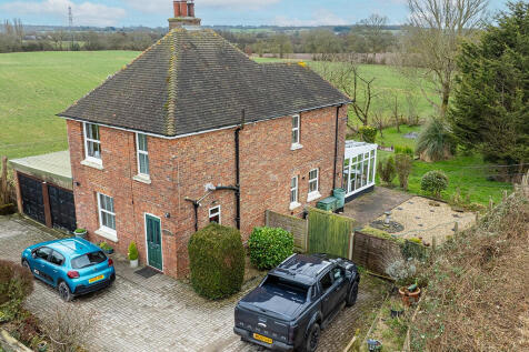 Swan Lane, Sellindge, Ashford, Kent... 3 bed detached house for sale