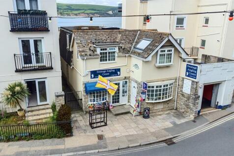 Flat and Shop, High Street 2 bed house for sale