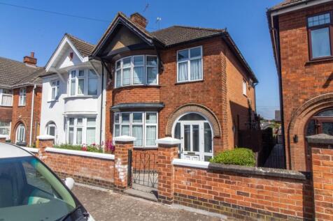 Dixon Drive, Leicester, LE2 3 bed semi