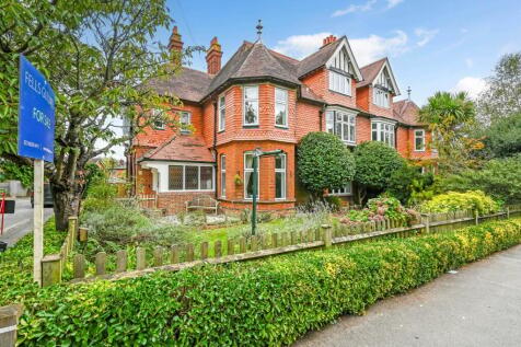 Queens Road, Lyndhurst, SO43 6 bed semi