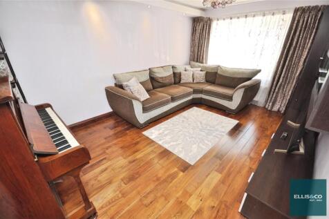 Neagle Close, Borehamwood... 3 bed semi