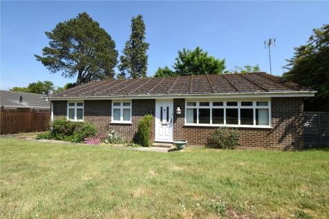 The Spinney, Hampshire RG27 3 bed bungalow for sale