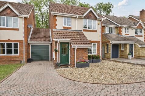 Montague Close, Wokingham, Berks. 3 bed detached house for sale