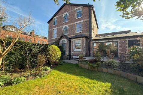 4 bedroom semi-detached house for sale