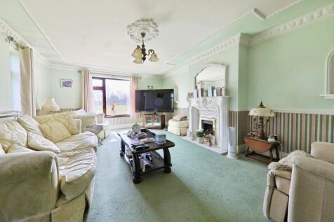 North Moor Lane, Cottingham, HU16 4JH 4 bed detached bungalow for sale