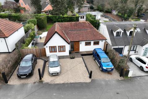 Rosecroft Lane, Welwyn, AL6 2 bed detached bungalow for sale